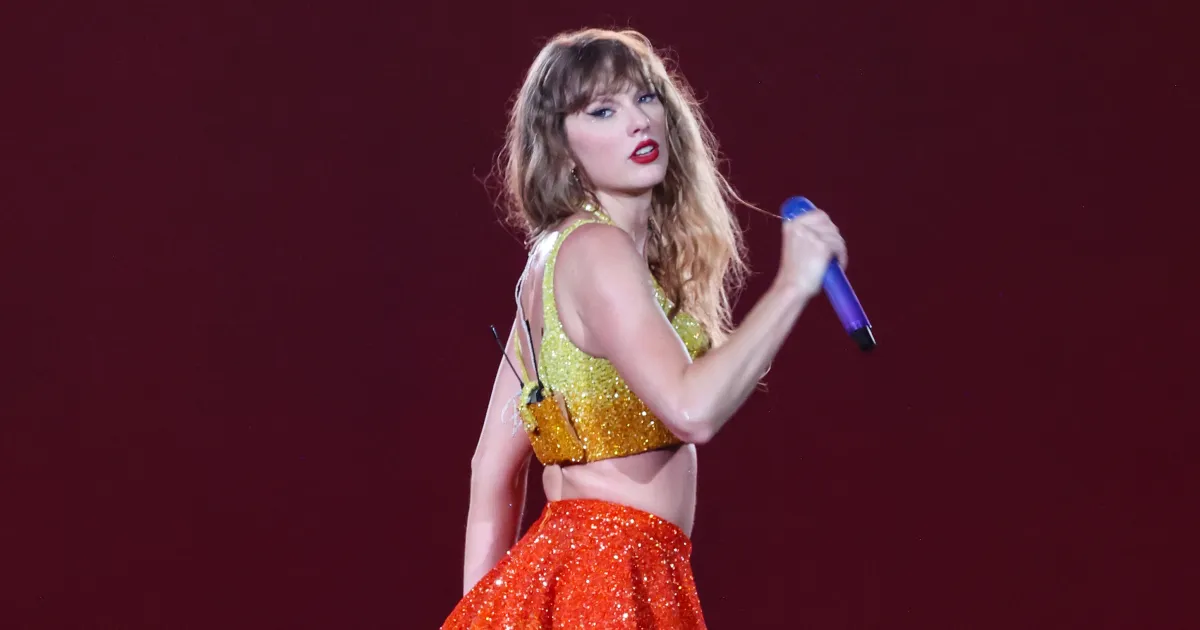 Taylor Shows Wears Kansas City Chiefs Colors at Paris Concert