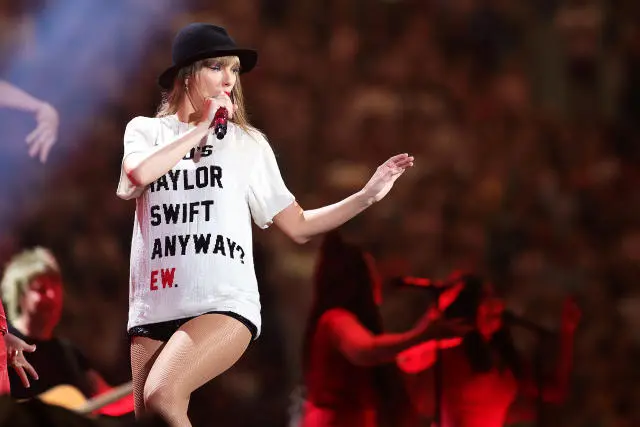 Taylor Swift, The '22' T-shirt That She Wore To The 'eras Tour' Shows